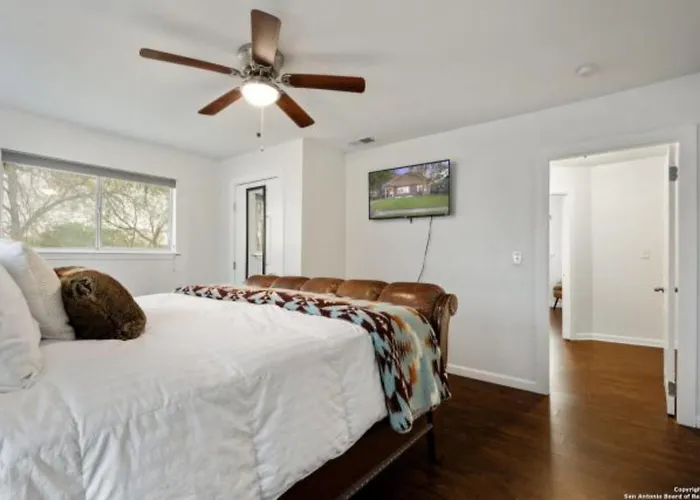 Experience Serenity In A 4Br3Ba Downtown Home