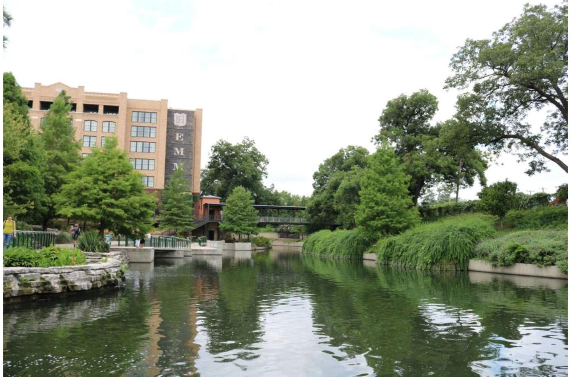 Experience Serenity In A 4br3ba Downtown Holiday home *